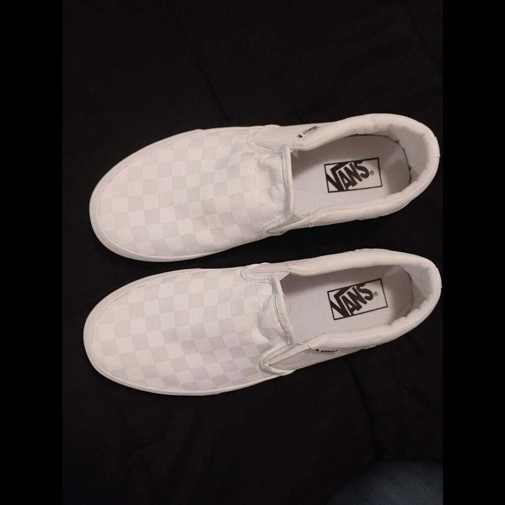 Classic Men White on White Checkerboard Slip on vans Size 8 Off The Wall